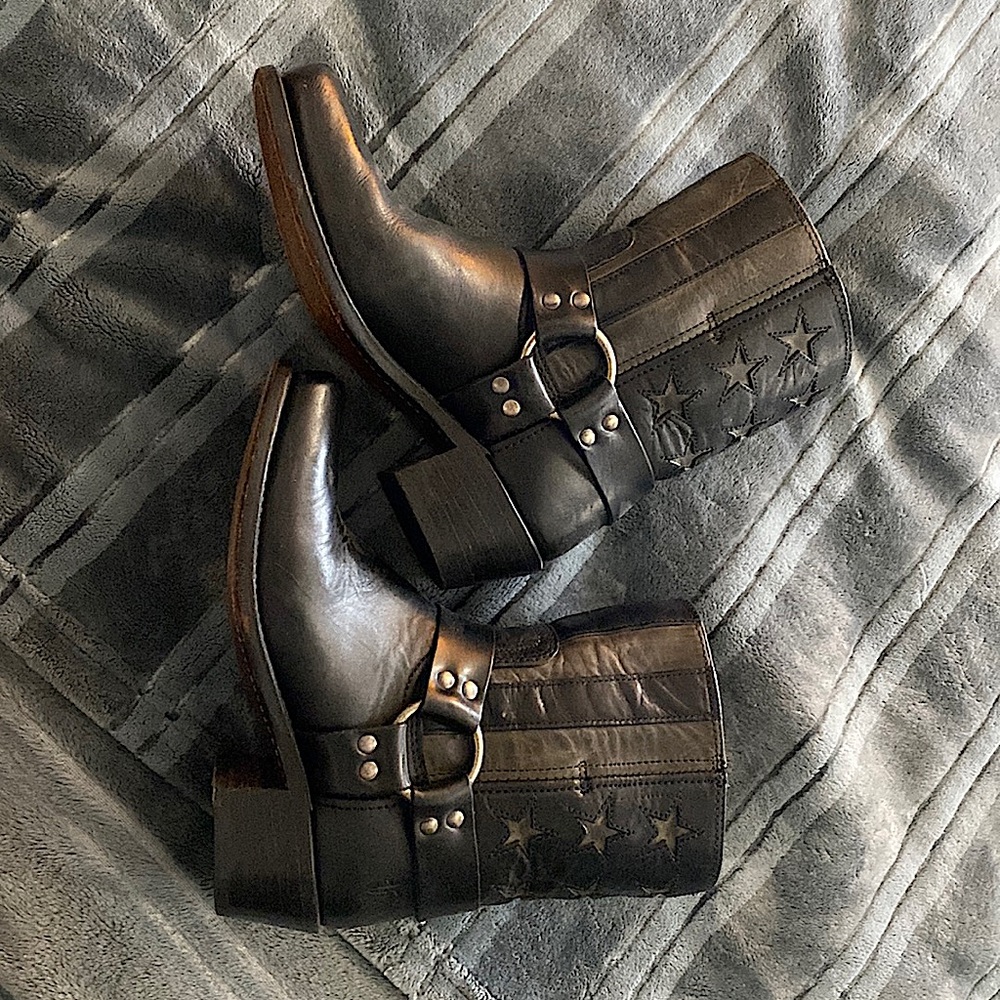 Gently used size 7 women’s Black New Harness Americana Boots/Booties.